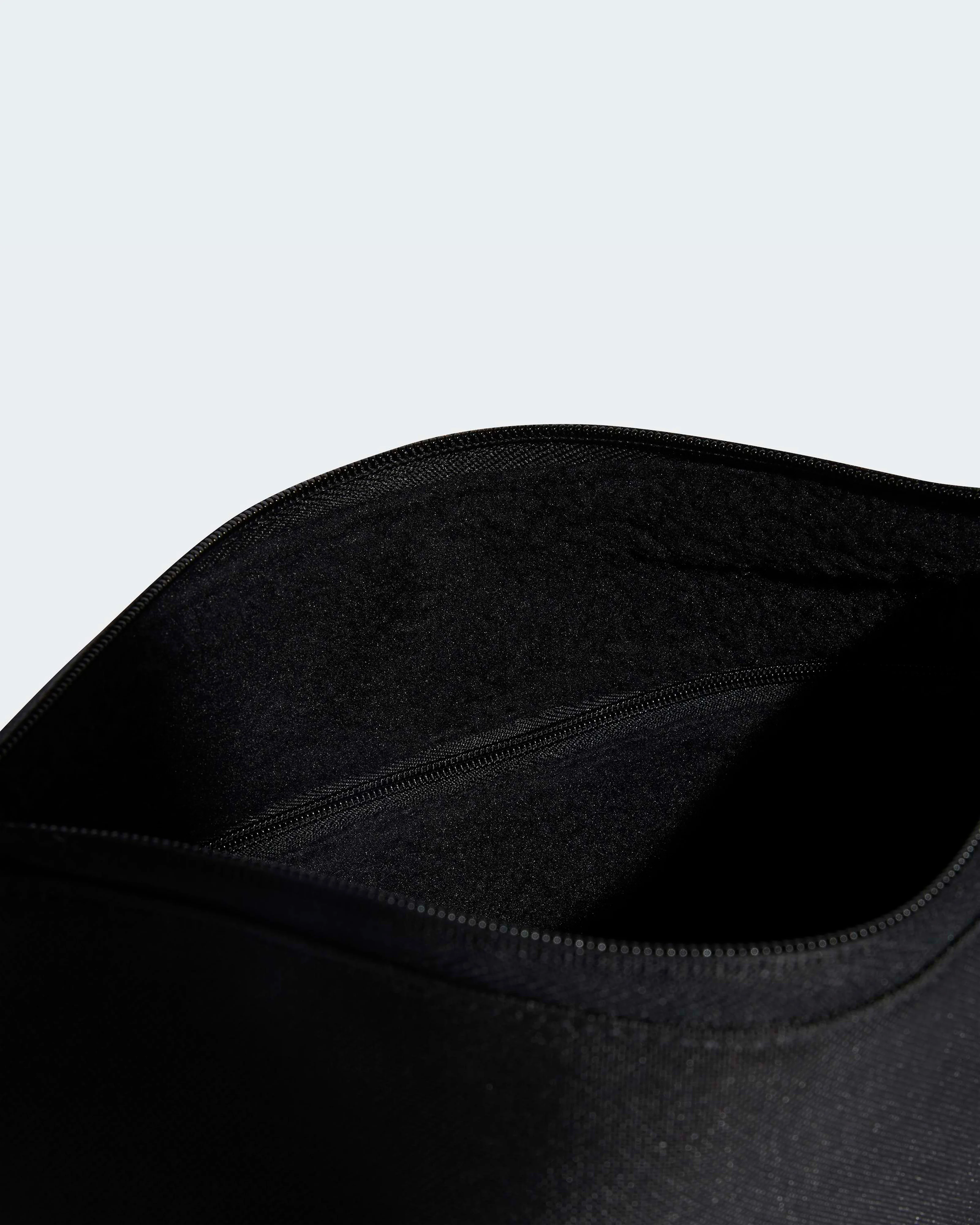 DNA Washbag Black - Image 6