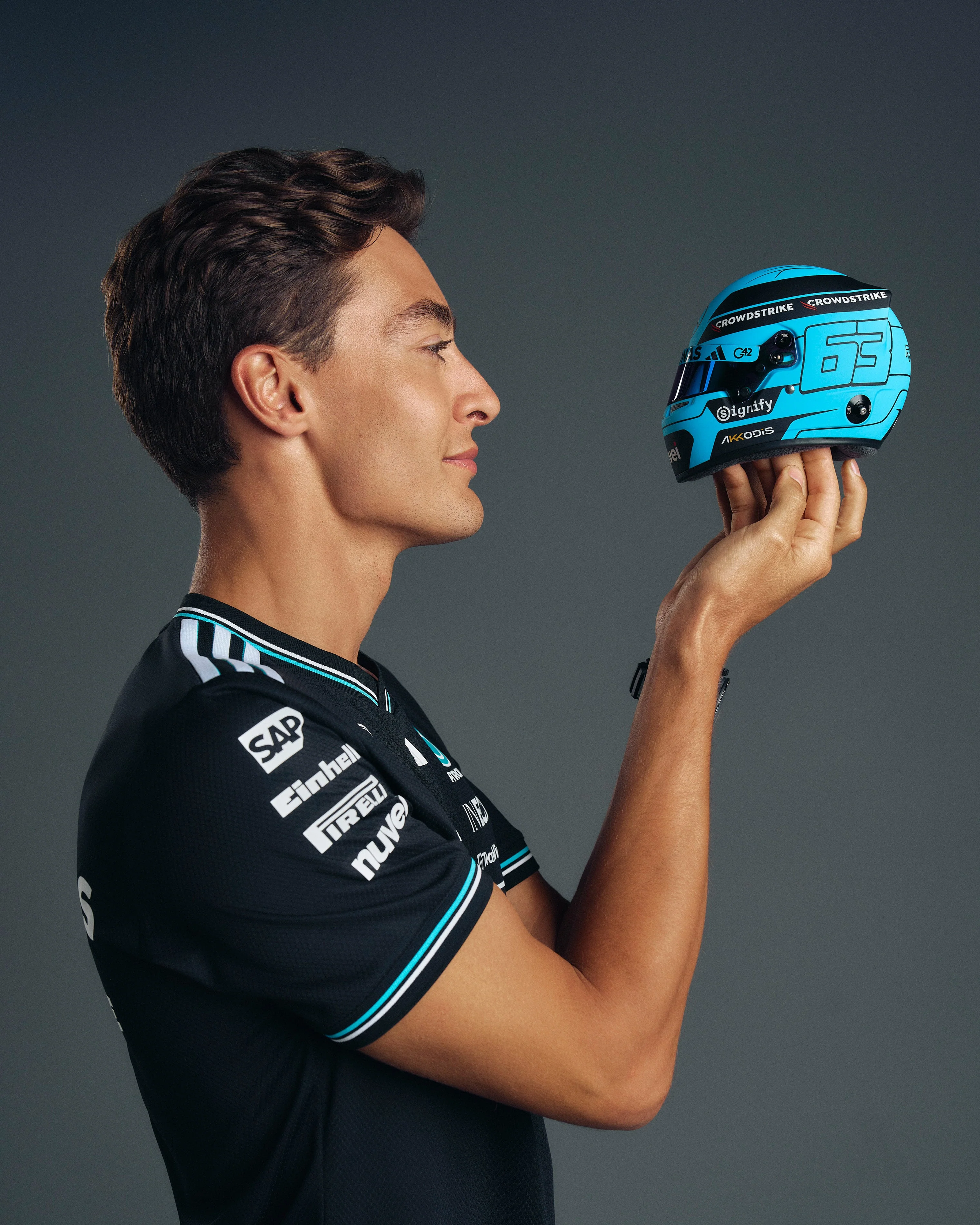 George Russell 2025 Mini Bell Helmet Replica 1:2 - Image 5