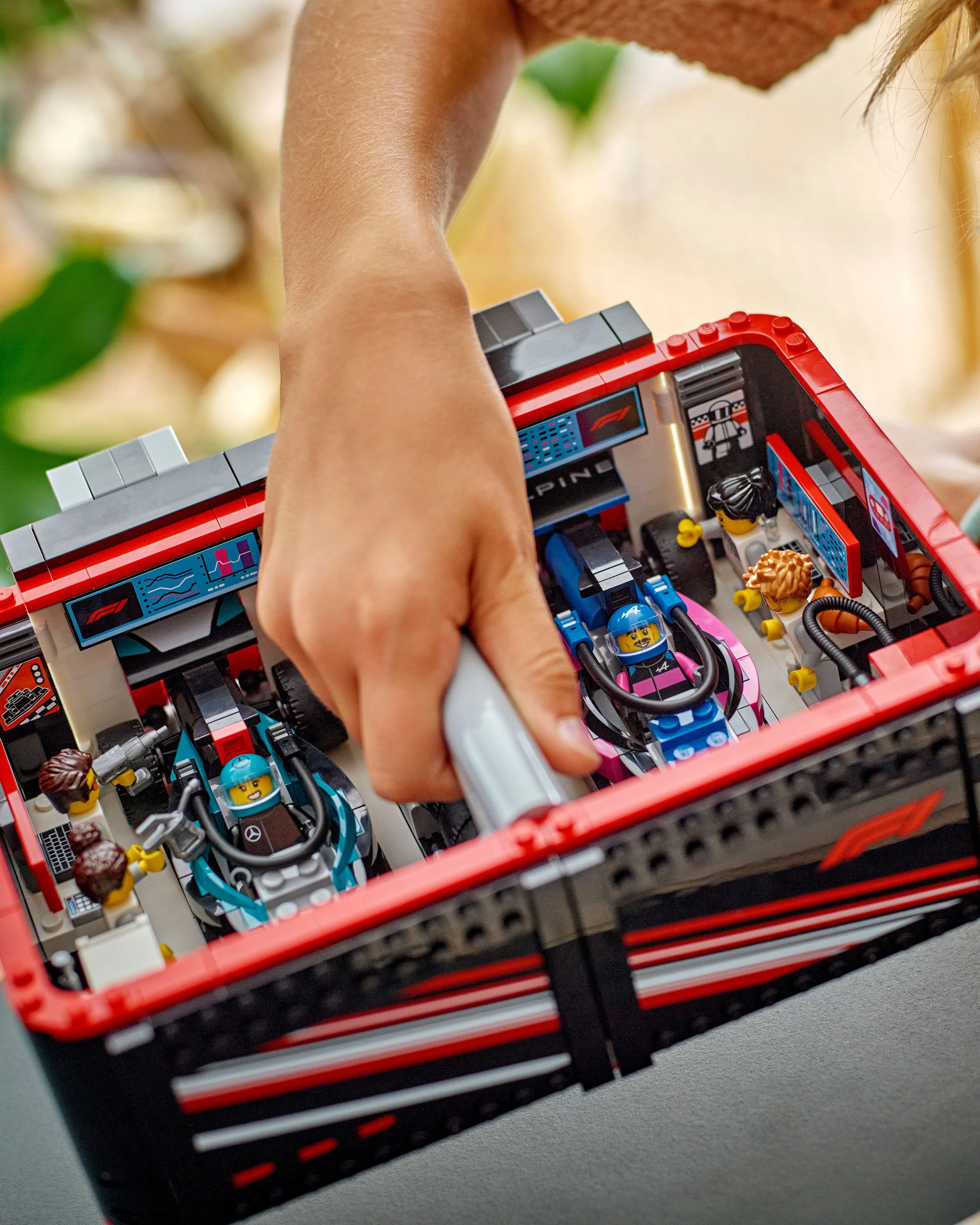 LEGO® City F1 Garage & Mercedes-AMG & Alpine Cars - Image 8