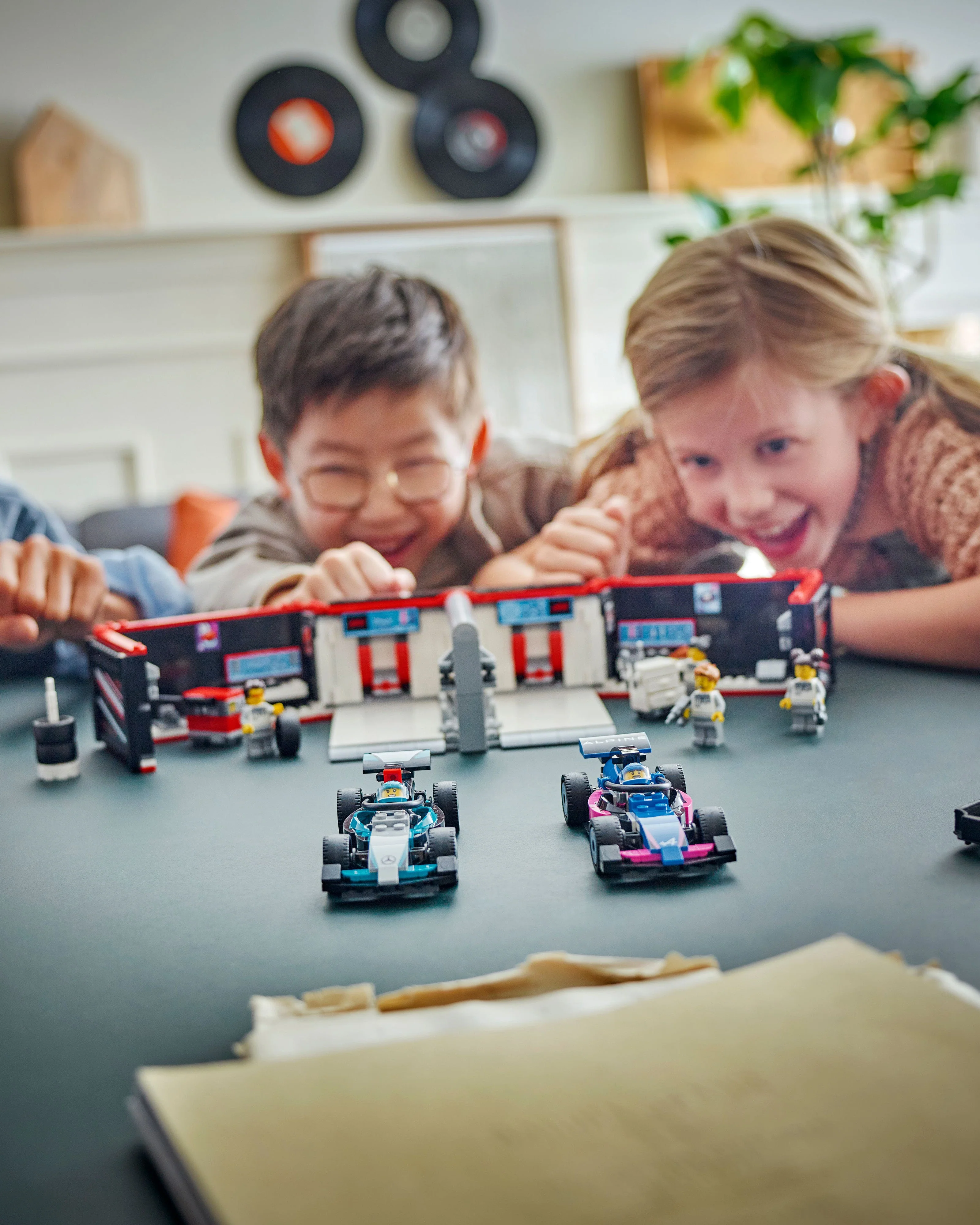 LEGO® City F1 Garage & Mercedes-AMG & Alpine Cars - Image 9