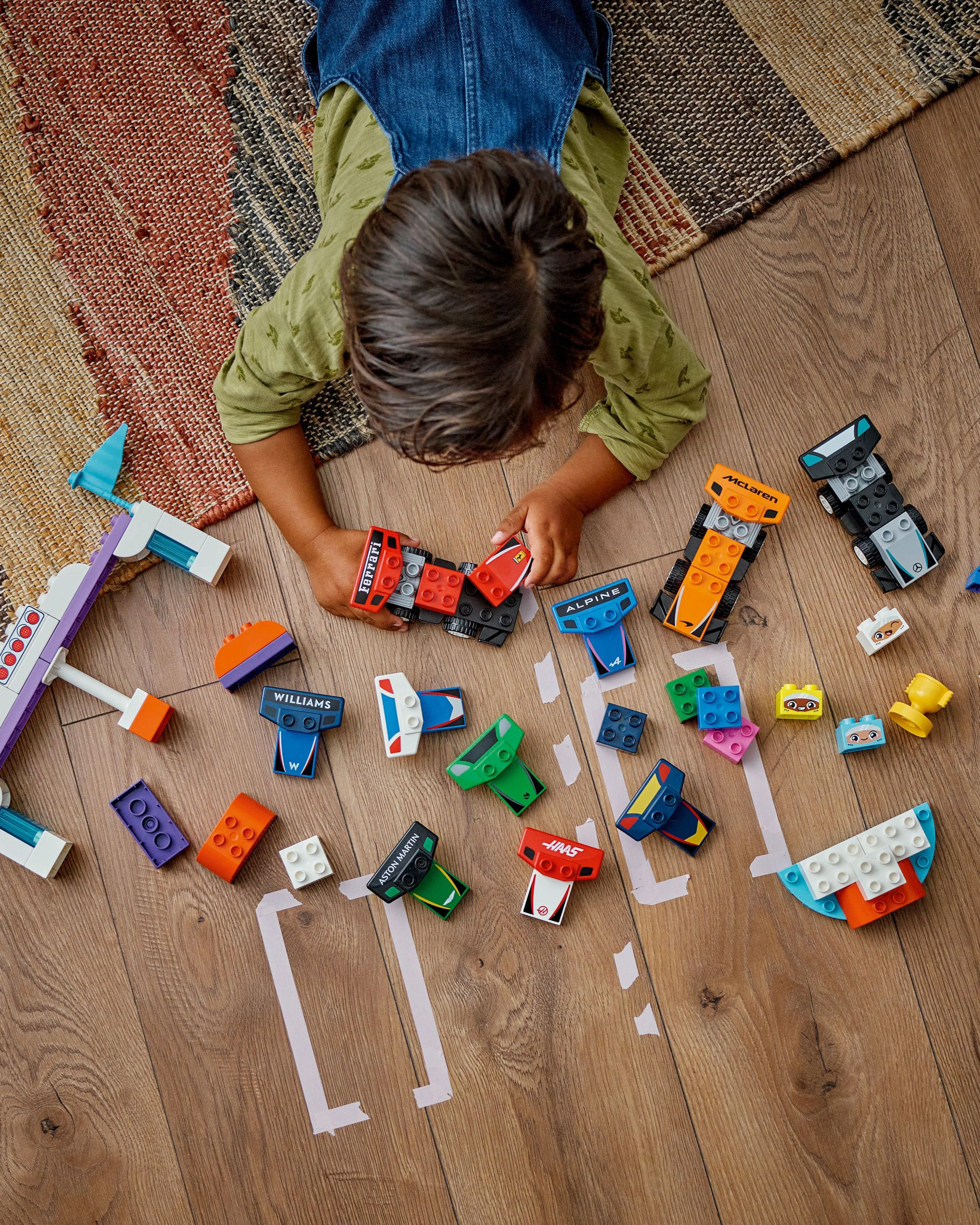 LEGO® DUPLO Town F1 Team Race Cars & Drivers - Image 5