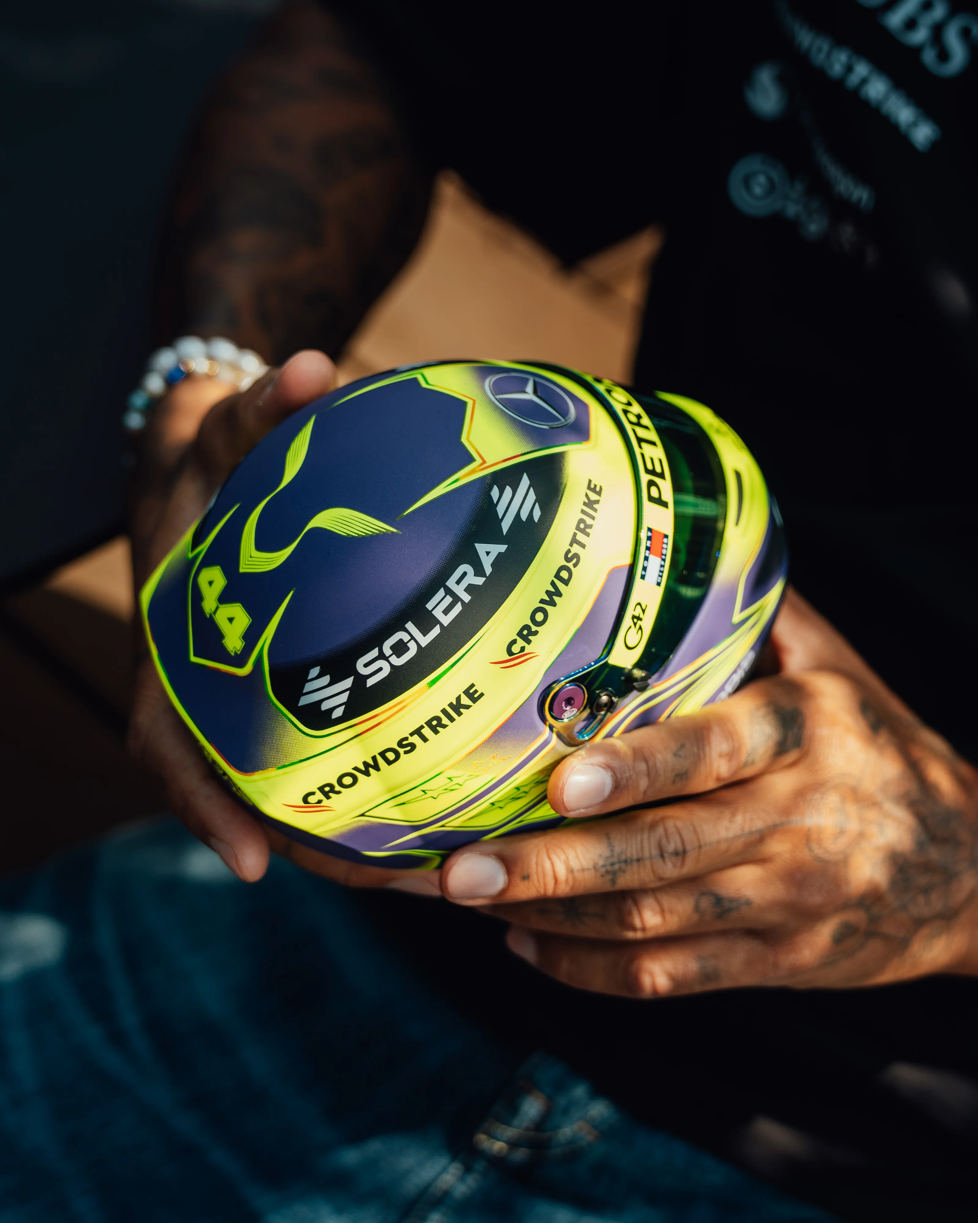 Lewis Hamilton 2024 Mini Bell Helmet Replica 1:2 - Image 3